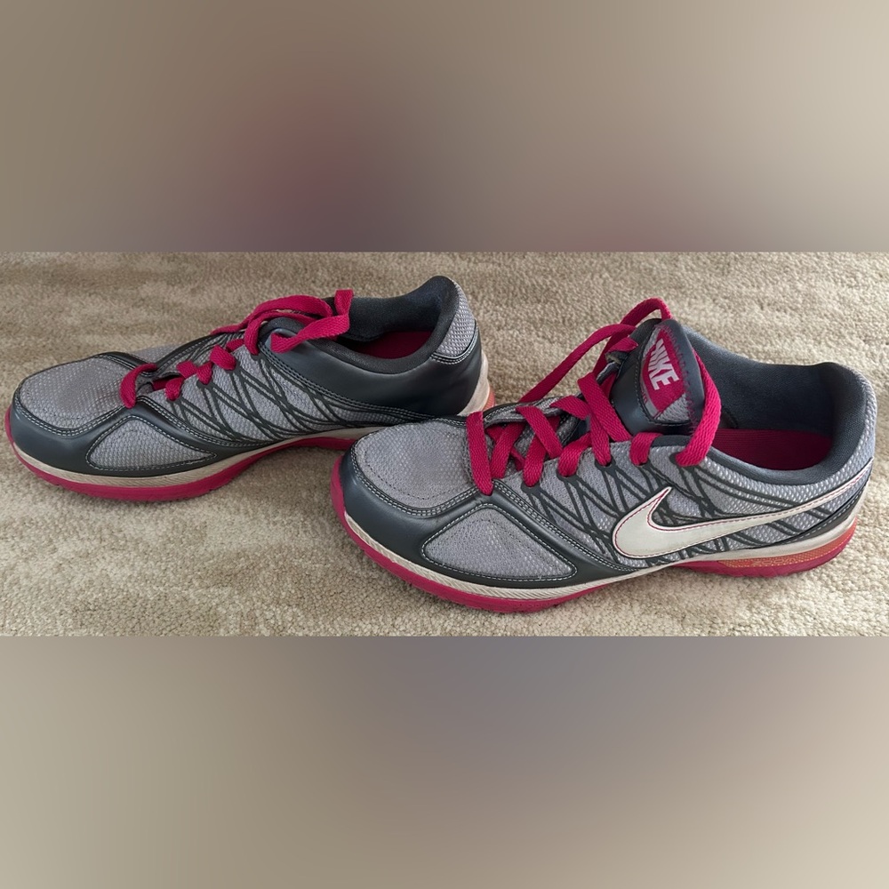Rarely worn Nike sneakers, sz 8.5
